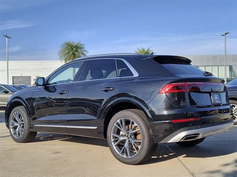 New 2025 Audi Q8 Premium image 3