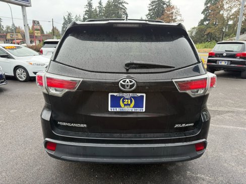 Used 2016 Toyota Highlander XLE image 4