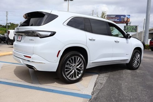 New 2026 Buick Enclave Avenir image 7