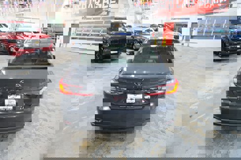 Used 2025 Toyota Camry LE image 9