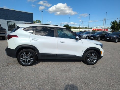 Used 2023 Kia Seltos S w/ Navigation Package image 6