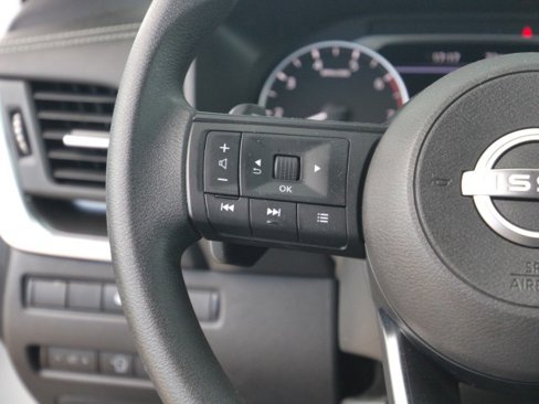 Used 2024 Nissan Rogue SV image 18