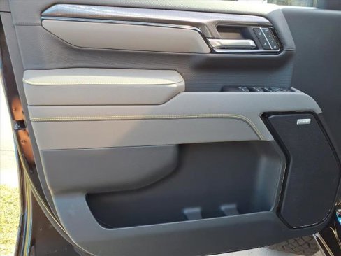 New 2026 Chevrolet Silverado 2500 ZR2 image 8