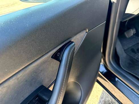 Used 2021 Tesla Model Y Long Range image 16
