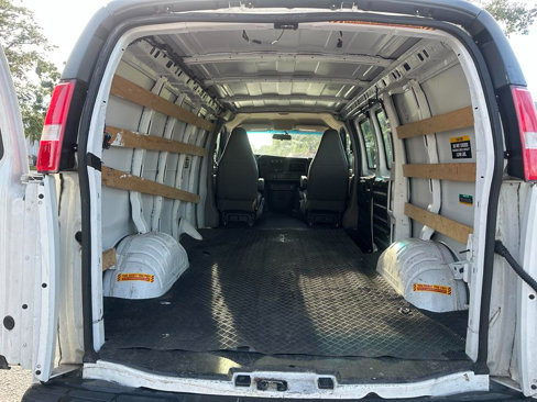 Used 2022 Chevrolet Express 2500 w/ Driver Convenience Package image 8