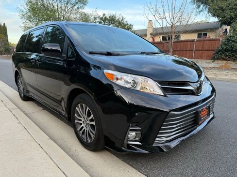 Used 2020 Toyota Sienna XLE image 9