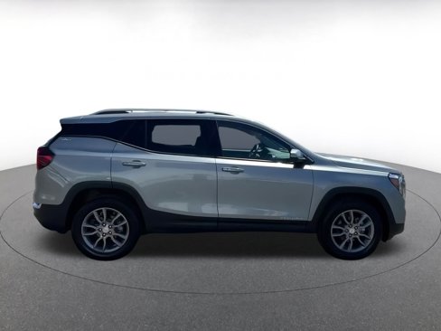 Used 2024 GMC Terrain SLT image 16