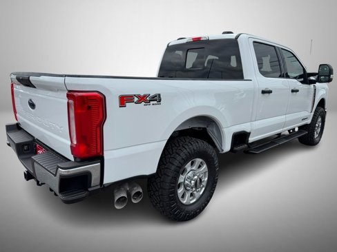 Used 2024 Ford F250 XLT image 3