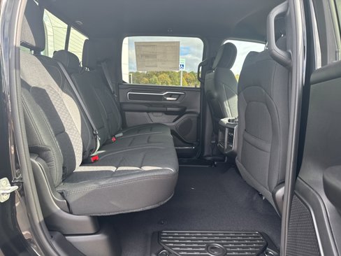 New 2025 RAM 1500 4x4 Crew Cab image 11