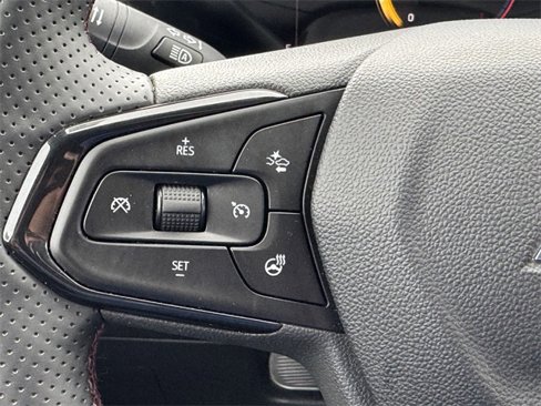 Used 2025 Chevrolet Trax RS w/ Sunroof Package image 22