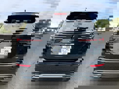 New 2025 Mitsubishi Outlander SE image 6