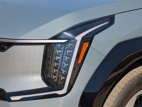 Used 2024 Kia EV9 Land image 8