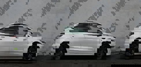 Used 2023 Tesla Model 3 Standard Range image 4