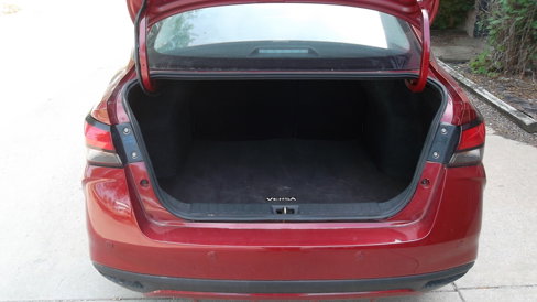 Used 2025 Nissan Versa SV image 16