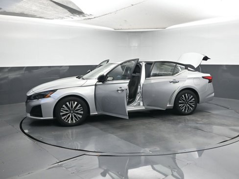 Used 2024 Nissan Altima 2.5 SV image 32