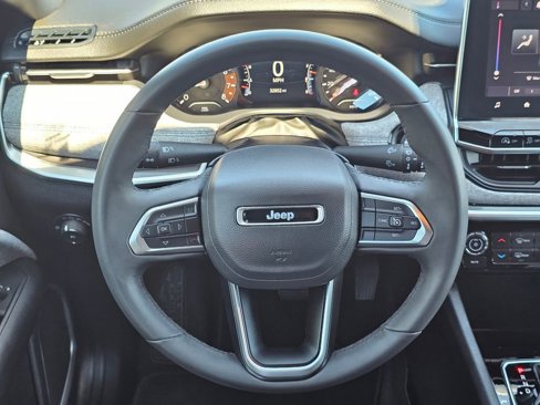 Used 2024 Jeep Compass Latitude image 20