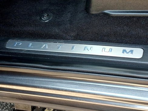 Used 2019 Ford Expedition Platinum image 16