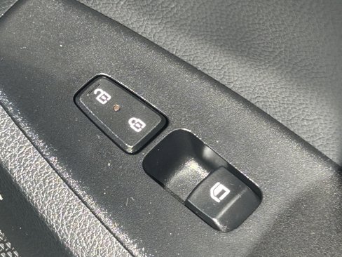 Used 2025 Kia Seltos EX w/ EX Sunroof Package image 34