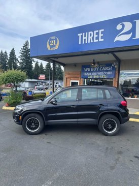 Used 2017 Volkswagen Tiguan S image 3