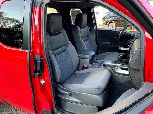Certified 2025 Nissan Frontier SV image 11