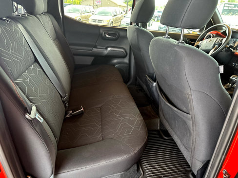 Used 2017 Toyota Tacoma TRD Off-Road image 51