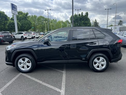 Used 2020 Toyota RAV4 LE w/ Carpet Mat Package image 4
