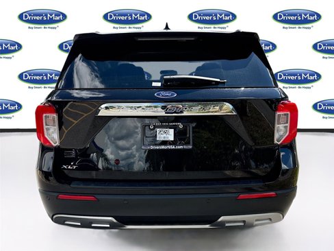 Used 2024 Ford Explorer XLT w/ Equipment Group 202A image 7