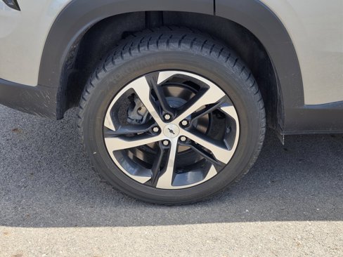 Used 2024 Chevrolet Trax RS image 11