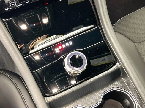 New 2025 Jeep Grand Cherokee L Laredo image 17
