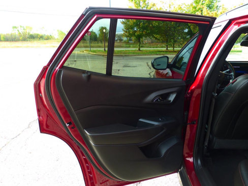 Used 2025 Chevrolet Trax RS w/ Sunroof Package image 36
