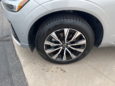 Certified 2025 Volvo XC60 B5 Plus image 9
