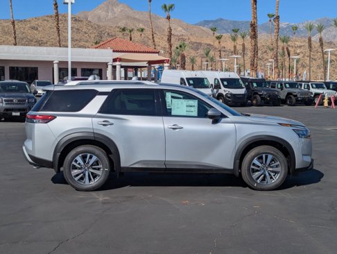 New 2025 Nissan Pathfinder Platinum image 4