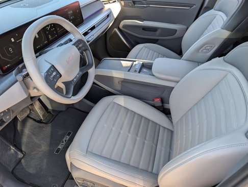 Used 2024 Kia EV9 Land image 12