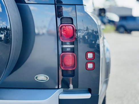 Used 2023 Land Rover Defender 130 First Edition image 9