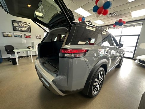 Used 2023 Nissan Pathfinder Platinum w/ Black Appearance Package image 20