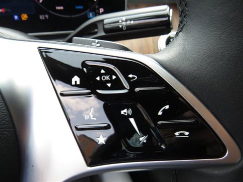 Used 2025 Mercedes-Benz C 300 4MATIC Sedan image 11