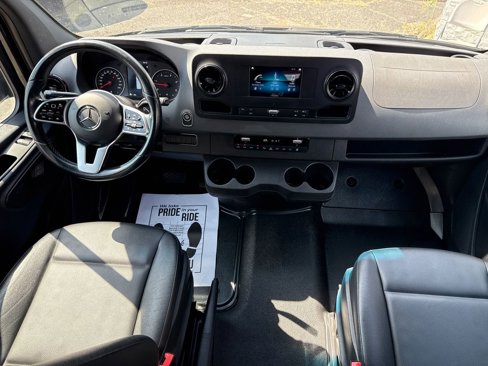Used 2021 Mercedes-Benz Sprinter 2500 image 21