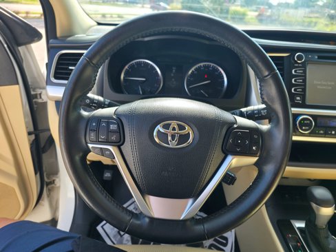 Used 2015 Toyota Highlander Limited image 10
