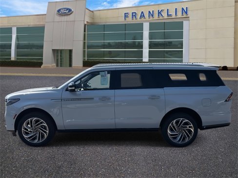 New 2025 Lincoln Navigator L Reserve image 4