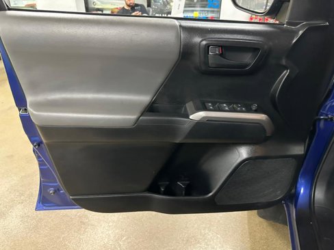 Used 2022 Toyota Tacoma SR5 image 18