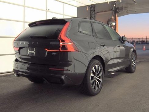 Certified 2025 Volvo XC60 B5 Plus image 4