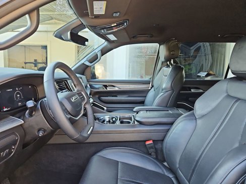 Used 2024 Jeep Wagoneer L Series III w/ Flexible Seating Group image 24