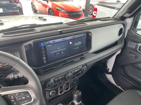 Used 2025 Jeep Wrangler Sahara image 18