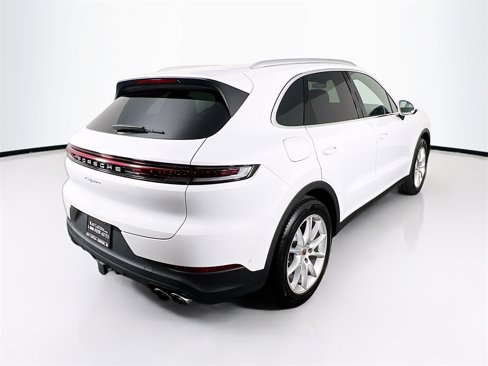 Used 2025 Porsche Cayenne image 9