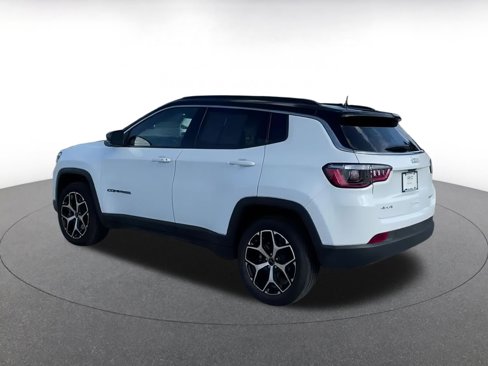 Used 2025 Jeep Compass Limited image 9