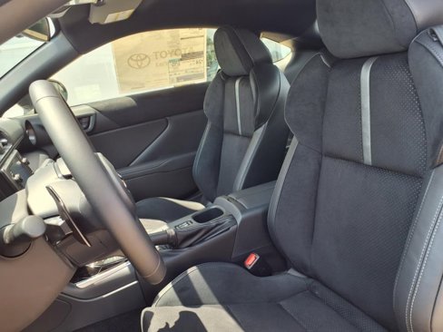 New 2025 Toyota GR86 Premium image 8