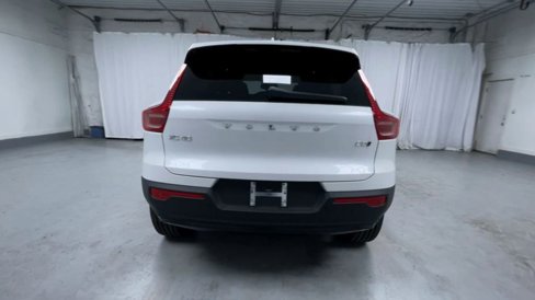 New 2026 Volvo XC40 B5 Ultra w/ Protection Package Premier image 23