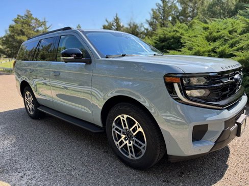 New 2025 Ford Expedition Active image 3