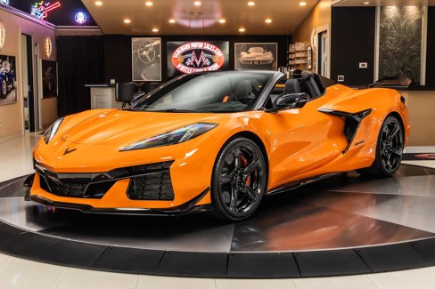 Used 2023 Chevrolet Corvette Z06 w/ Z07 Performance Package image 1