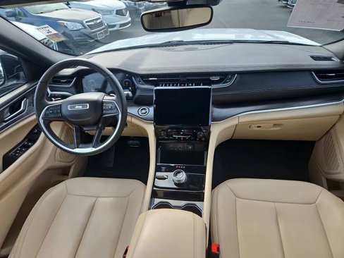 Used 2023 Jeep Grand Cherokee L Limited image 12